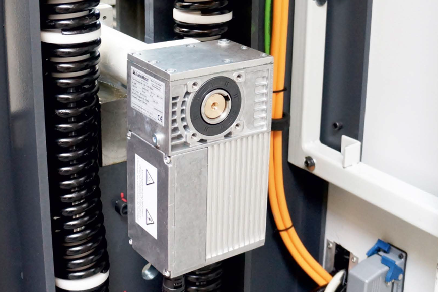 CNC-gesteuerte Tischbombierung (Option).