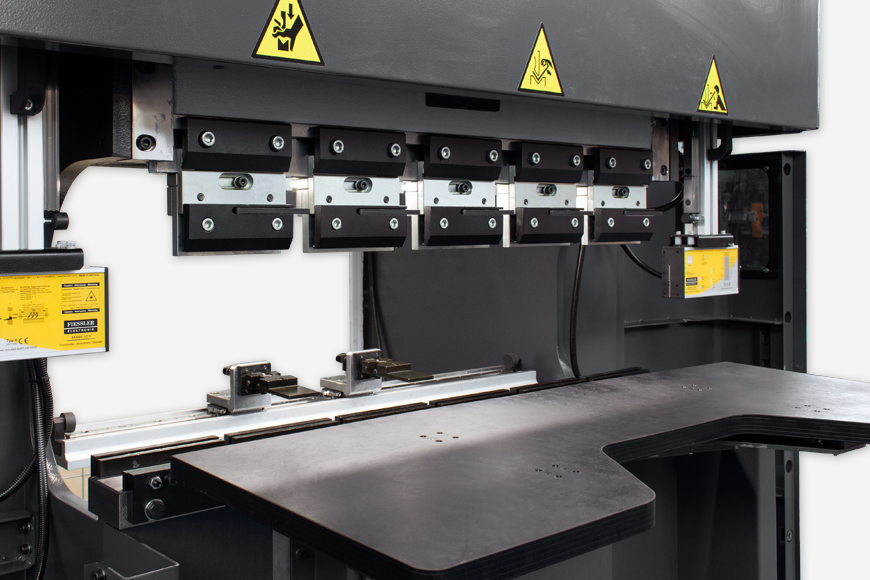 Oberwerkzeugaufnahme mit manueller Schnellklemmung.