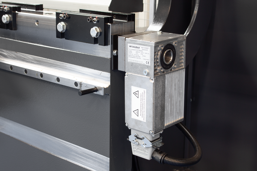 CNC-gesteuerte Tischbombierung (Option).