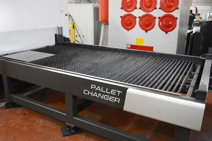 Zweistufiger Wechseltisch mit kurzen Tischwechselzeiten.