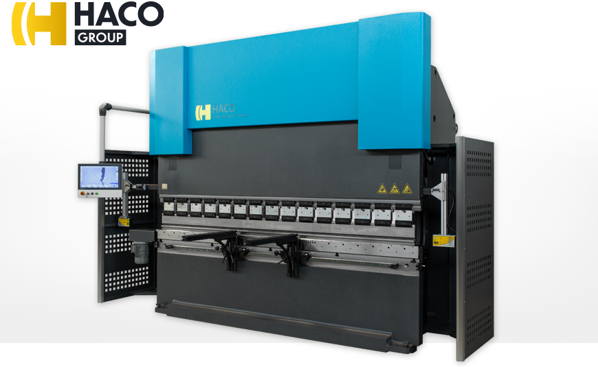CNC-gesteuerte Abkantpressen HACO SYNCHROMASTER mit intuitiver 2D EASYBEND Bedienersteuerung.