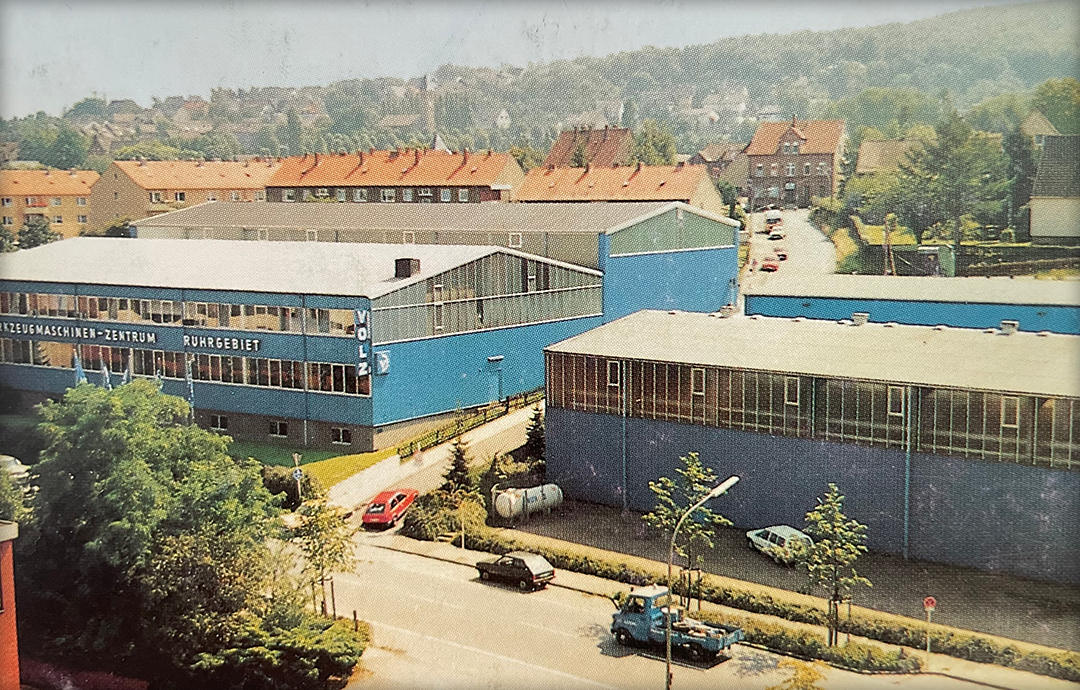 1989 - Seit den 80iger Jahren zählt VOLZ zu einem der größten Maschinenhänder in Deutschland.